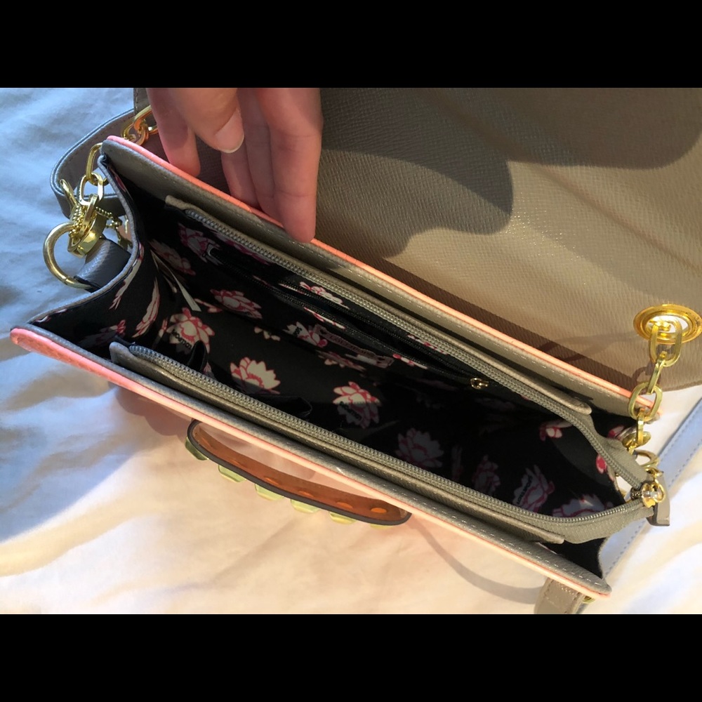 Handbag - Picture 2 of 3